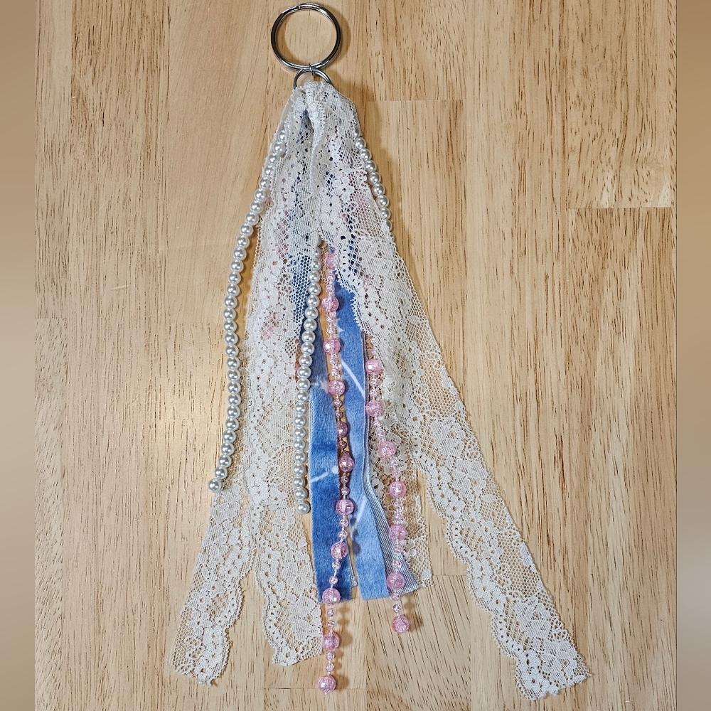 New✨️Lace & Bead Keychain - Picture 2 of 4